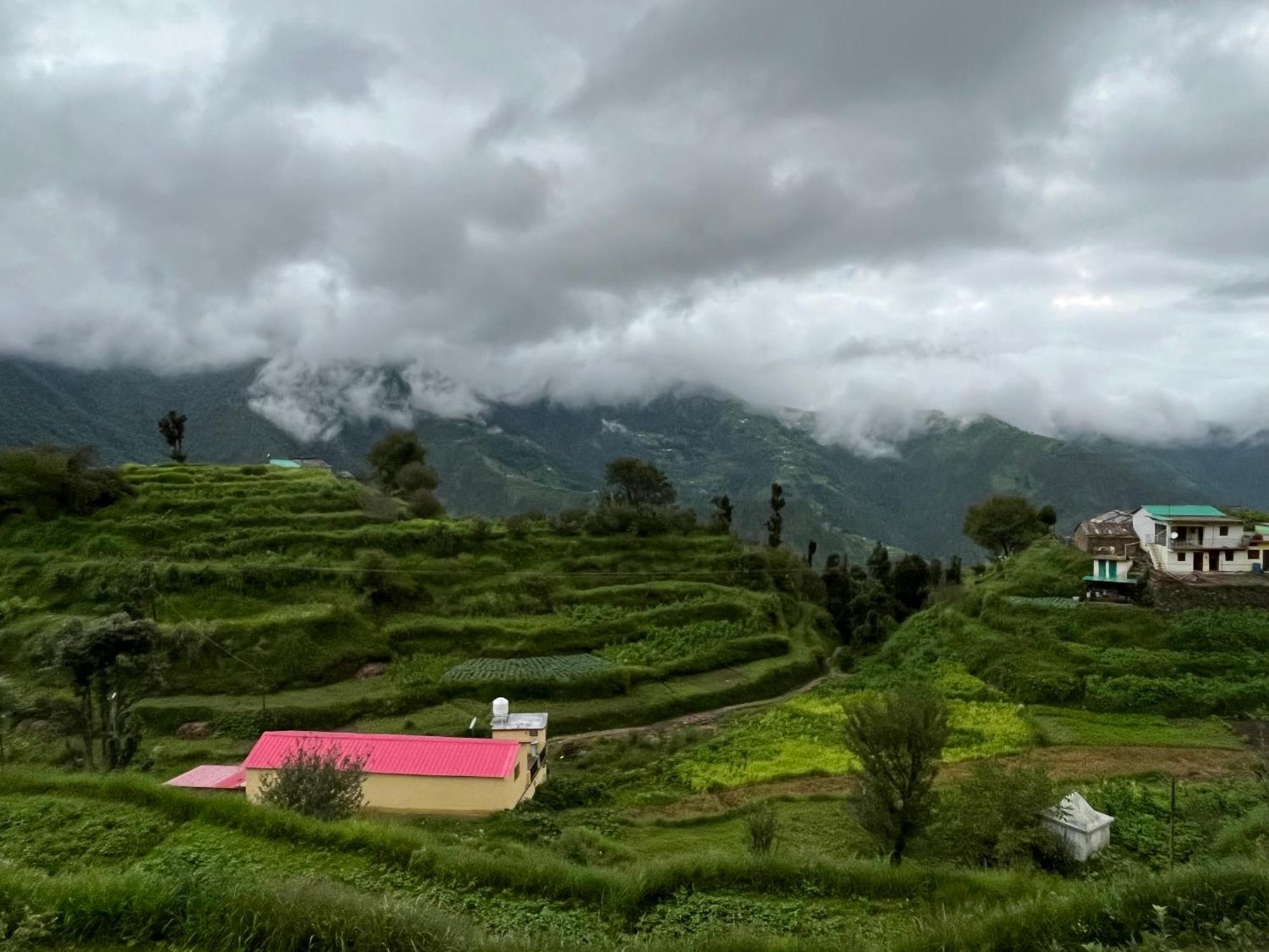 Himalayan Hill Top Resort Kanatal Exterior foto